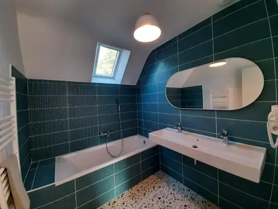 Salle de bains dans l'établissement La Belle du bois