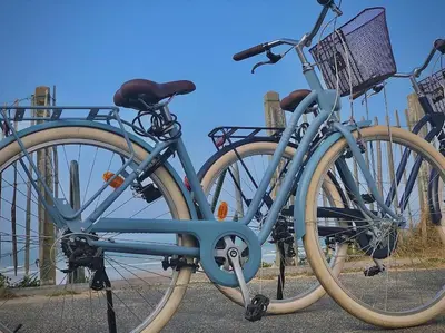 Vélo sur le terrain de l'établissement Horizon plage ou dans les environs
