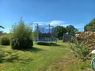 Jardin de l'établissement Gîte de Cantilly meublé de tourisme 3 étoiles ***