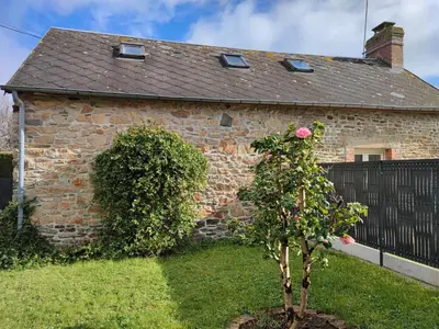 Jardin de l'établissement Gîte de Cantilly meublé de tourisme 3 étoiles ***
