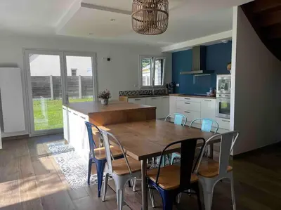 Cuisine ou kitchenette dans l'établissement La Villa Case-Bi