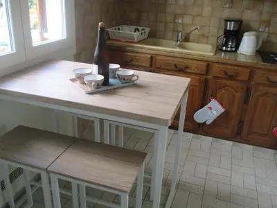 Cuisine ou kitchenette dans l'établissement GITE LE LILAS