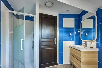Salle de bains dans l'établissement Ethoucky - Maison à 300m de la plage