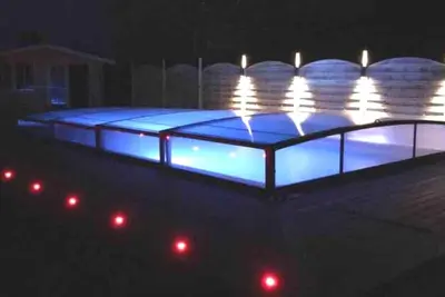 Piscine de l'établissement Villa Katharos avec SPA et piscine ou située à proximité