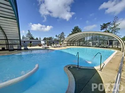 Piscine de l'établissement Chalet cozy à Jullouville - 4 pers, piscine chauffée, proche plage et commerces - FR-1-361-538 ou située à proximité