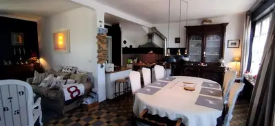 Coin salon dans l'établissement Une chambre en ville