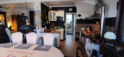 Coin salon dans l'établissement Une chambre en ville