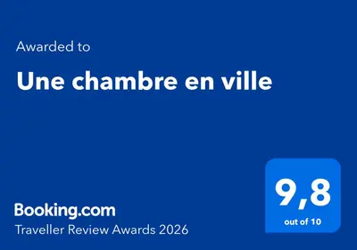 Certificat, récompense, panneau ou autre document affiché dans l'établissement Une chambre en ville