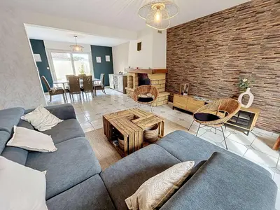Coin salon dans l'établissement Maison à 500m de la plage avec jardin, 4 chambres, Wi-Fi et parking - 8 couchages - FR-1-361-539