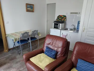 Cuisine ou kitchenette dans l'établissement Gîte la Beautėe