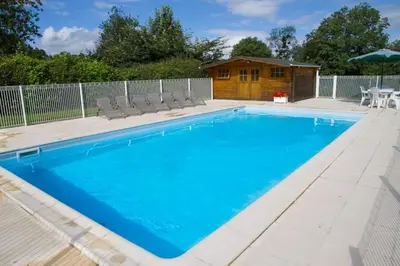 Piscine de l'établissement Magnificent French Country House with Private Heated Pool & Gardens ou située à proximité