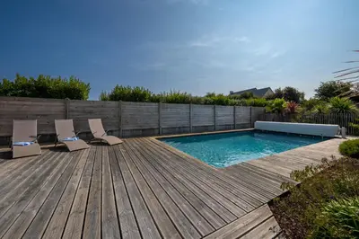 Piscine de l'établissement Villa avec piscine privée, sauna, jardin et parking ou située à proximité
