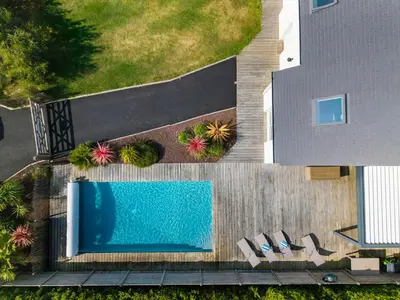 Piscine de l'établissement Villa avec piscine privée, sauna, jardin et parking ou située à proximité