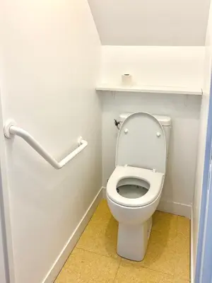 Salle de bains dans l'établissement Charmante maison familiale