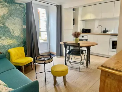 Cuisine ou kitchenette dans l'établissement Petite vague - maison atypique avec terrasse