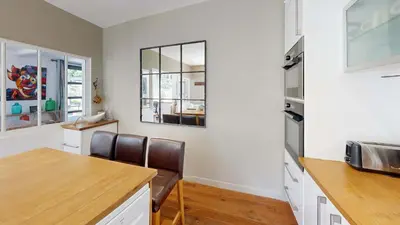 Cuisine ou kitchenette dans l'établissement La Clef Decamp Donvillaise 15 pers jacuzzi, 8 min à pied plage