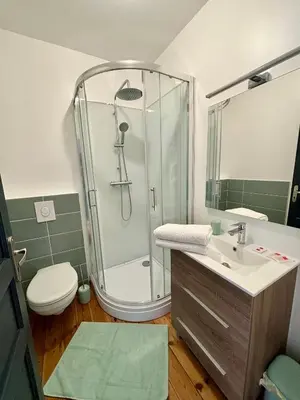 Salle de bains dans l'établissement Gîte de la petite tour