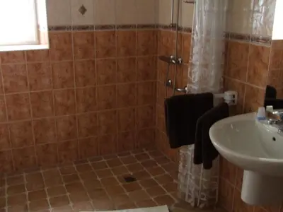 Salle de bains dans l'établissement Les Abris de la Sée