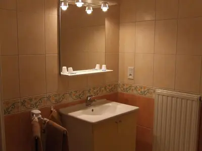 Salle de bains dans l'établissement Les Abris de la Sée