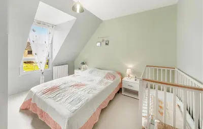 Un ou plusieurs lits dans un hébergement de l'établissement 4 Bedroom Gorgeous Home In Cancale
