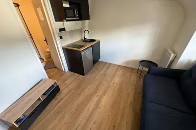 Cuisine ou kitchenette dans l'établissement Comfortable 16 m love nest in Caen