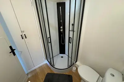 Salle de bains dans l'établissement Comfortable 16 m love nest in Caen