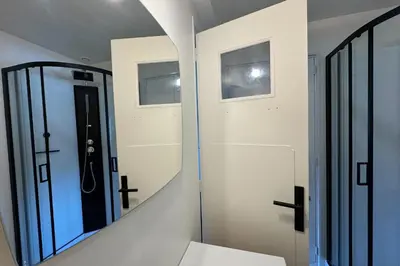Salle de bains dans l'établissement Comfortable 16 m love nest in Caen