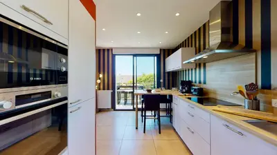 Cuisine ou kitchenette dans l'établissement La Clef Decamp Casa Antoine 15pers vue mer, 10 min à pied plage
