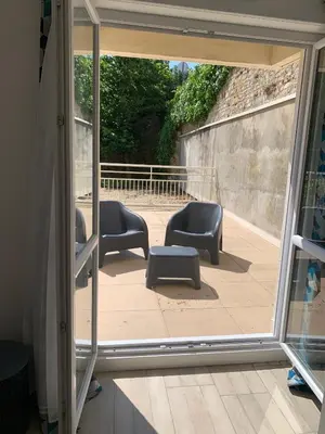 Coin salon dans l'établissement La Grande Terrasse, appartement rez-de-jardin