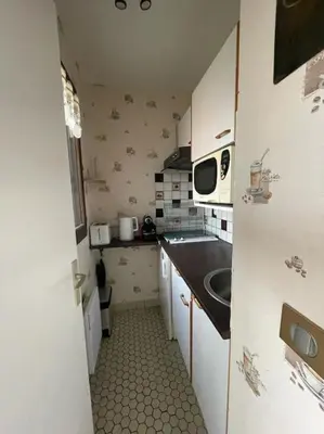 Cuisine ou kitchenette dans l'établissement Charmant studio dans résidence front de mer