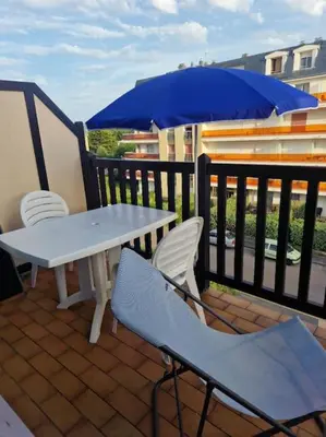 Balcon ou terrasse dans l'établissement Charmant studio dans résidence front de mer