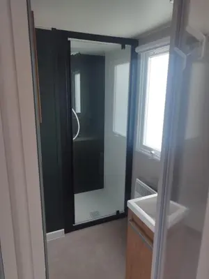Salle de bains dans l'établissement Mobil-home bord de mer