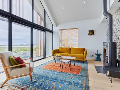 Coin salon dans l'établissement Holiday Home Le Sund by Interhome
