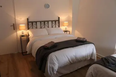Un ou plusieurs lits dans un hébergement de l'établissement Normandy Countryside 2-Bedroom Gite with Private Grounds near D-Day Beaches and Mont Saint Michel