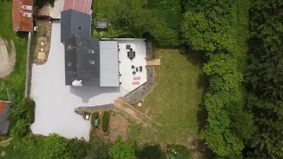 Vue panoramique sur l'établissement Aux Portes de la Hougue