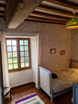 Coin salon dans l'établissement Prieuré saint Léonard, XIème siècle, Baie du mont saint Michel