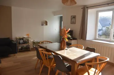 Coin salon dans l'établissement Gîtes Nos jours heureux - L'escapade, maison de campagne