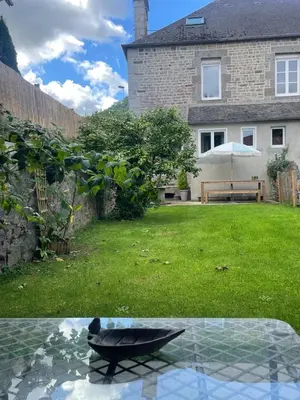 Jardin de l'établissement -Les Petites Planches- Gîte Familial entre Terre & Mer