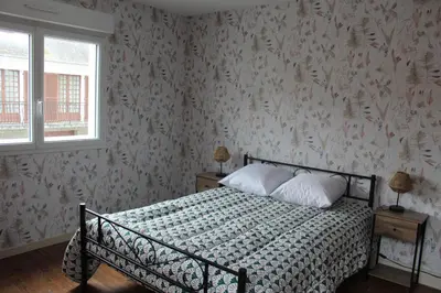 Un ou plusieurs lits dans un hébergement de l'établissement Maison 2 chambres, de centre ville, avec cour exposition sud, à 300 m du port