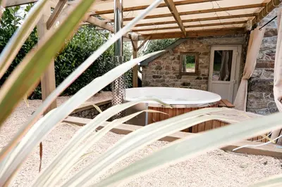 Terrasse ou espace extérieur de l'établissement Le Refuge: Maison détente et spa