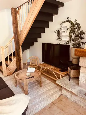 Télévision ou salle de divertissement dans l'établissement Le Refuge: Maison détente et spa