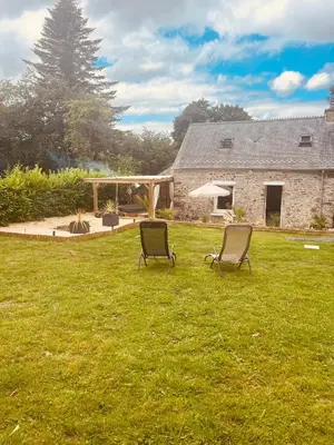 Jardin de l'établissement Le Refuge: Maison détente et spa