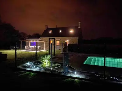 Piscine de l'établissement La Miltière, maison avec piscine, spa et sauna ou située à proximité