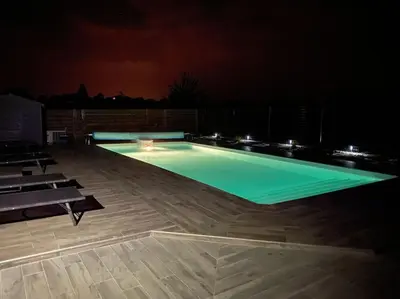 Piscine de l'établissement La Miltière, maison avec piscine, spa et sauna ou située à proximité