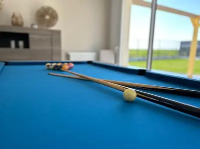 Billard dans l'établissement Gîte des couleurs