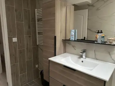 Salle de bains dans l'établissement La Verdière