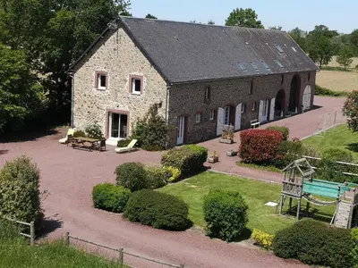 Piscine de l'établissement La Vallée ou située à proximité