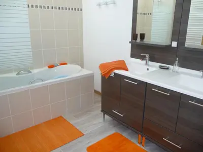 Salle de bains dans l'établissement La Vallée