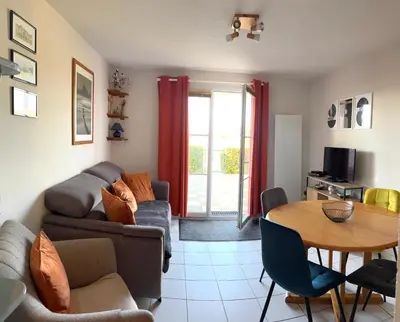 Coin salon dans l'établissement Maison en bord de mer