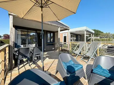 Balcon ou terrasse dans l'établissement Mobil-home Confort 4 pers, plage à 200m, piscine chauffée, terrasse Sud, parking, wifi inclus - FR-1-361A-81